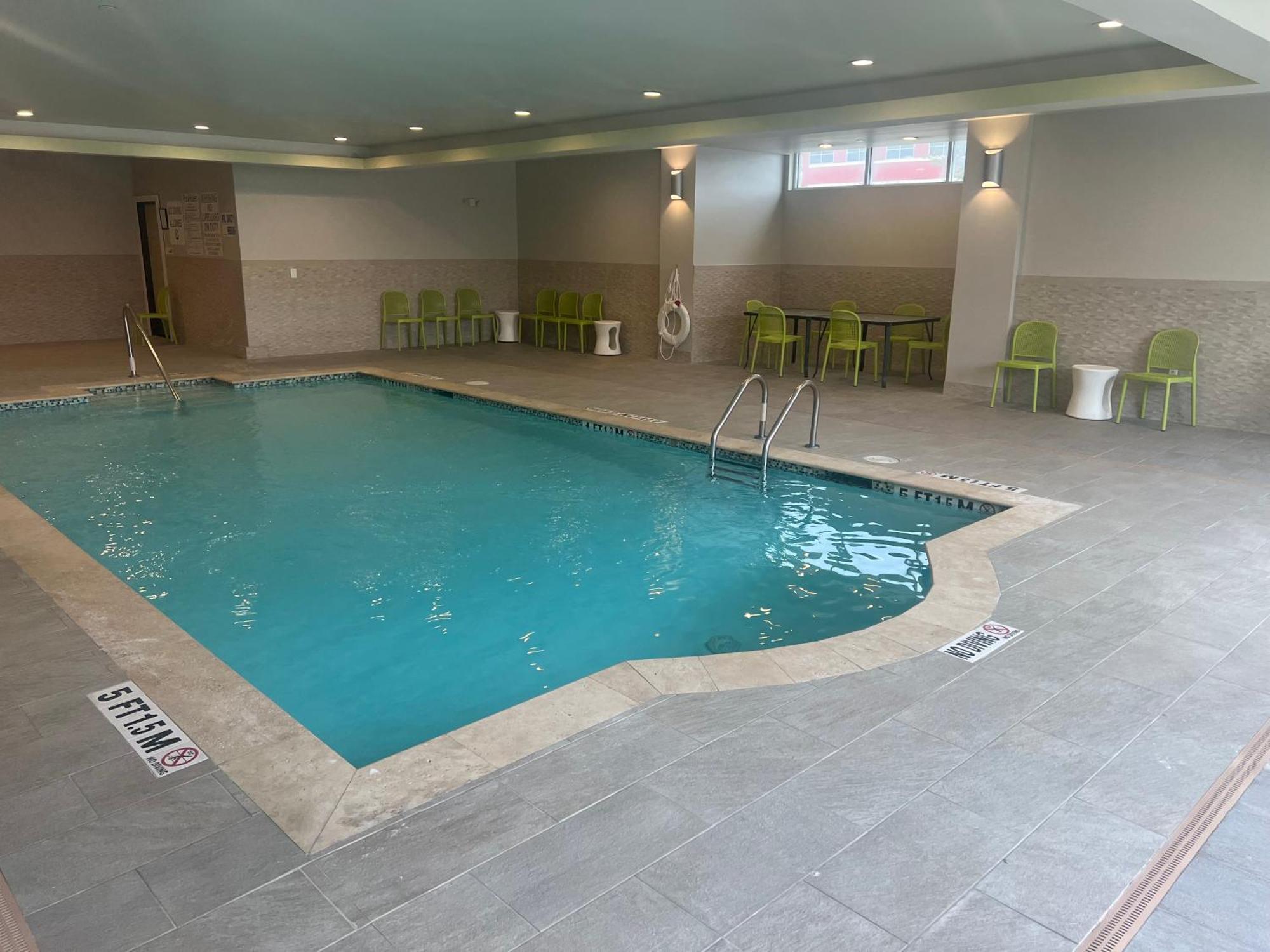 Holiday & Nw - Willowbrook By Ihg 3*