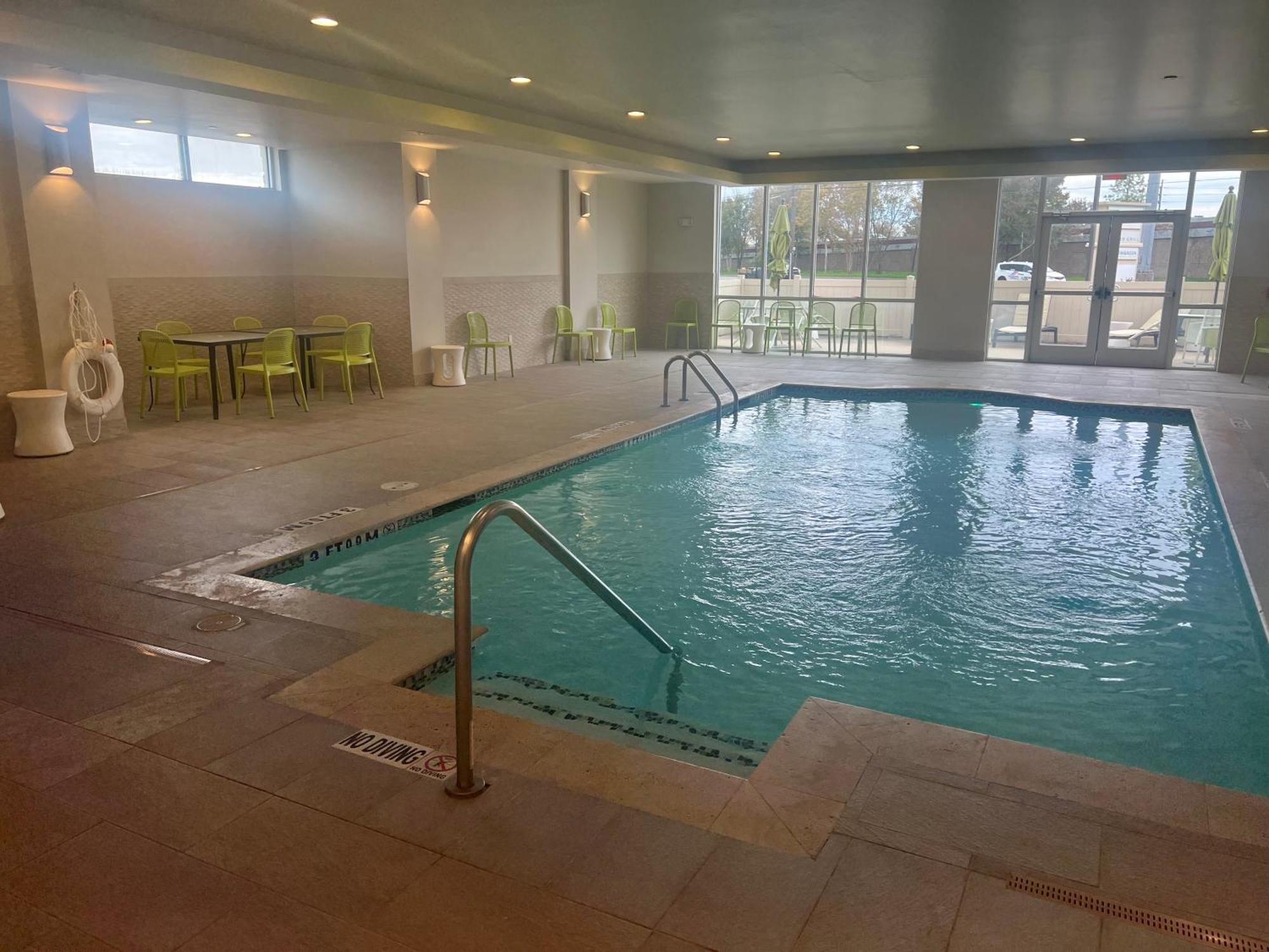 Holiday & Nw - Willowbrook By Ihg Hotel 3*
