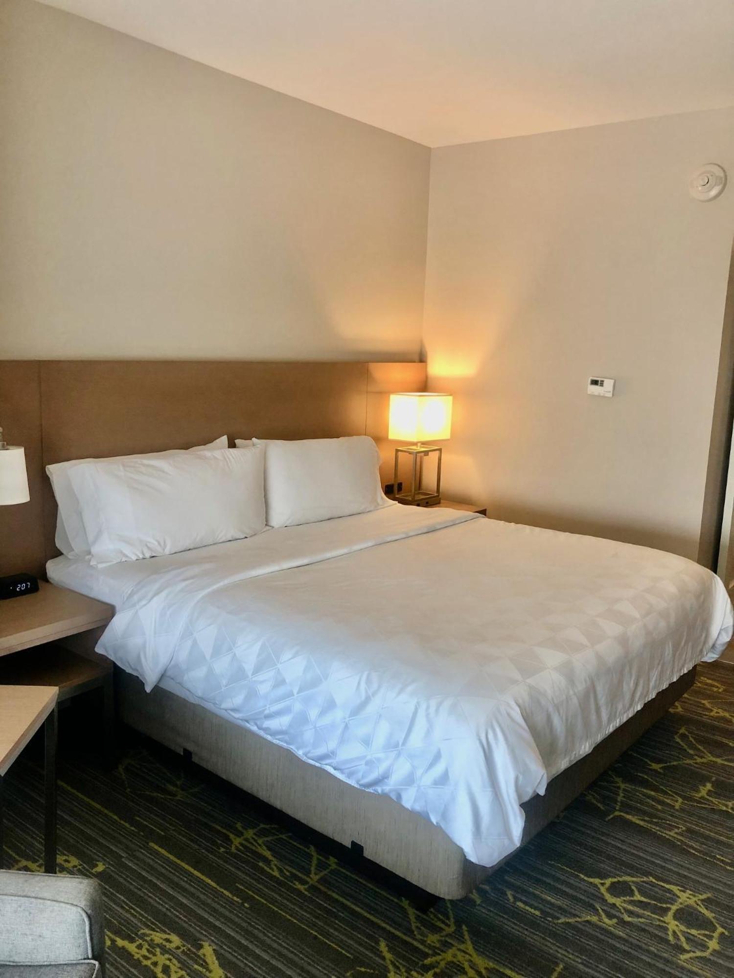 Holiday & Nw - Willowbrook By Ihg
